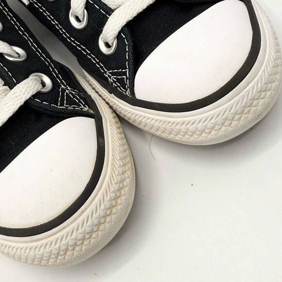 Converse All Star Chuck Taylor Black and White Lace Up Low Sneakers - Kids US 2 - Picture 3 of 10